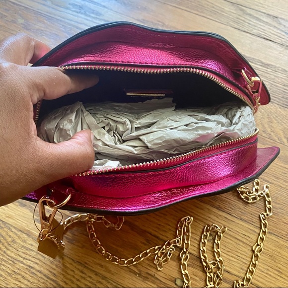 Metallic Lips Fuchsia Cross Body Bag - Picture 11 of 11